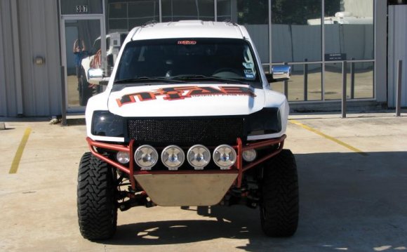 2004 Nissan Titan Front Bumper