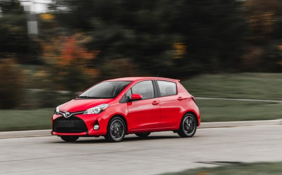 2015 Toyota Yaris SE Manual